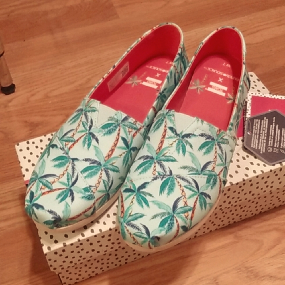 Adorable Brand New Toms Slip Ons